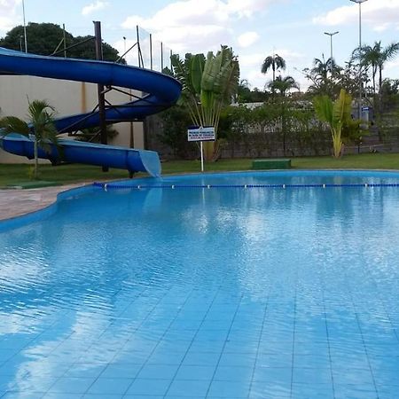 Golden Dolphin Express 5Pessoas Mais 1 Crianca Ate 5 Anos Com Toalhas E Roupas De Cama,Lencois, Travesseiros E Fronhas E 3 Parques Aquaticos Termais Limpeza Impostos E Taxas Ja Incluso Caldas Novas Zewnętrze zdjęcie